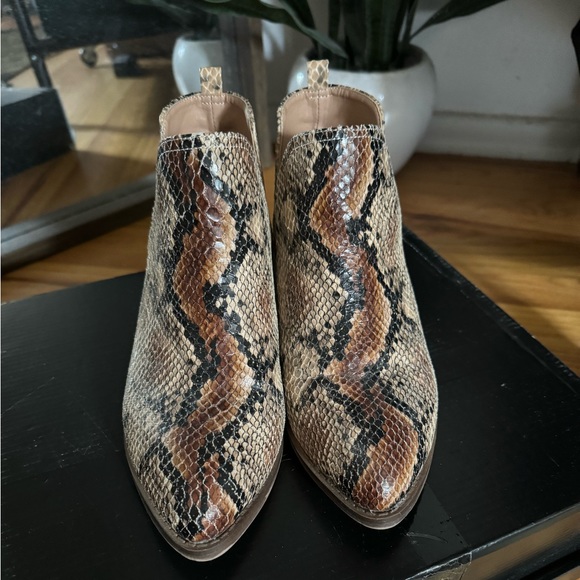 Snake skin CL by Laundry booties, size 5.5 - Picture 4 of 5